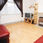 Cozy2Bed Apartment Near City Center